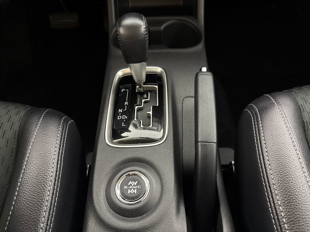 Used 2015 Mitsubishi Outlander SE image 16