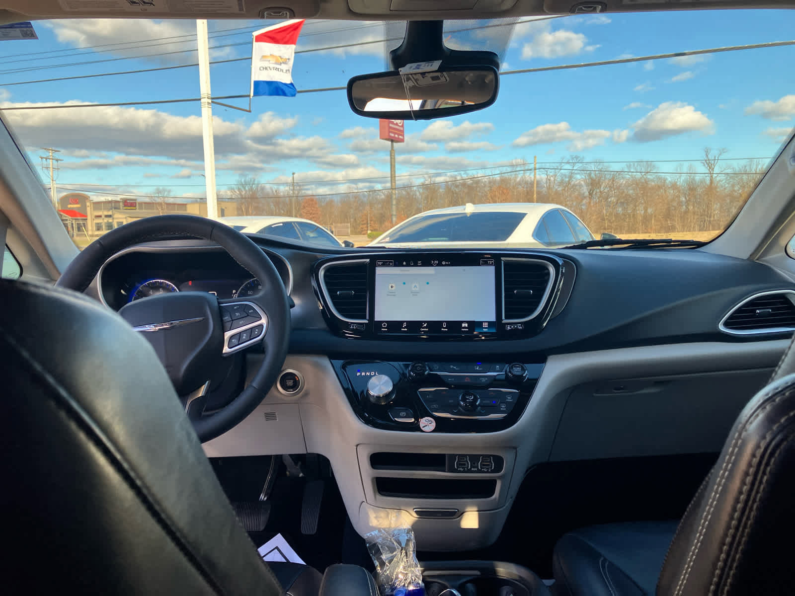 Used 2024 Chrysler Pacifica Touring-L image 33