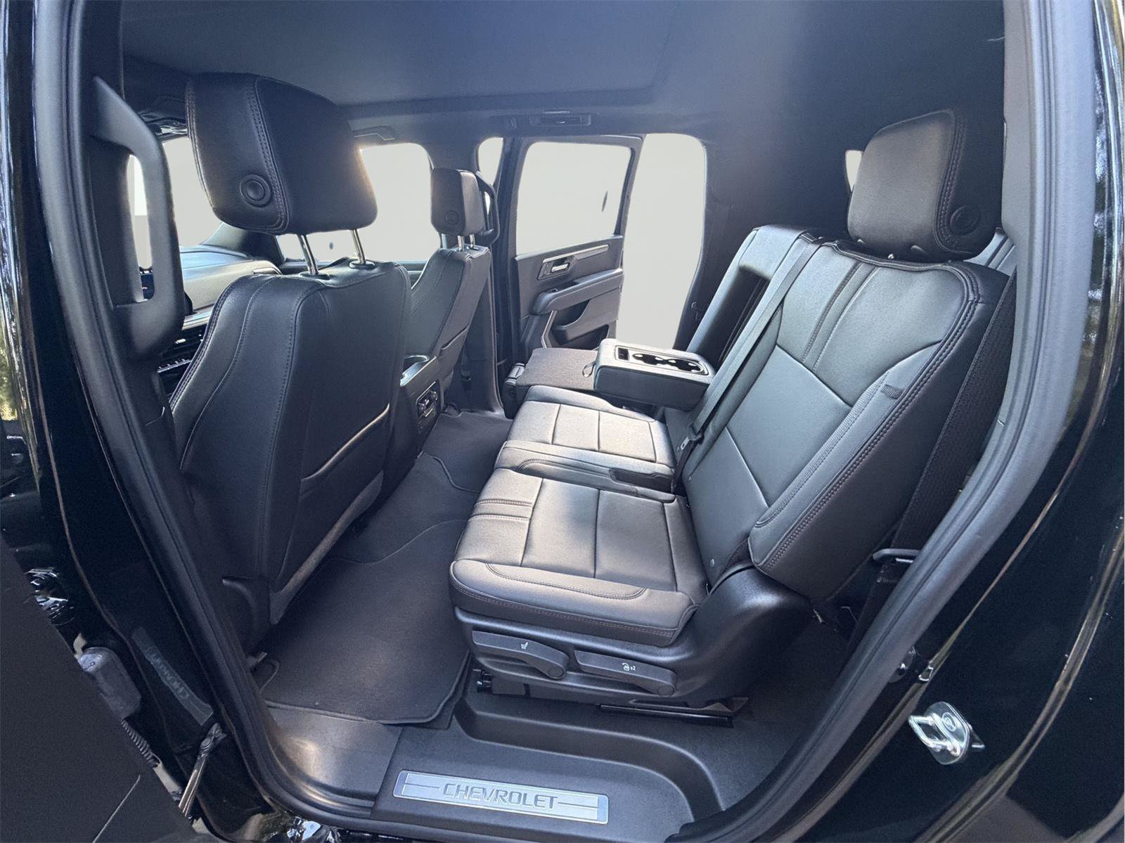 New 2026 Chevrolet Suburban RST w/ Sun And Tow Package AWD/4WD image 20