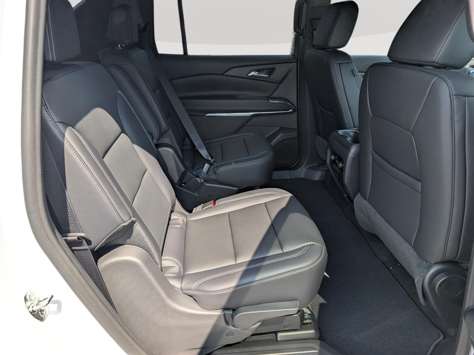 New 2027 Chevrolet Traverse LT w/ Driver Confidence Package FWD image 7