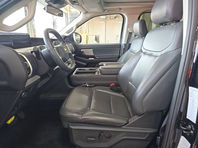 Used 2025 Ford Expedition Active AWD/4WD image 9