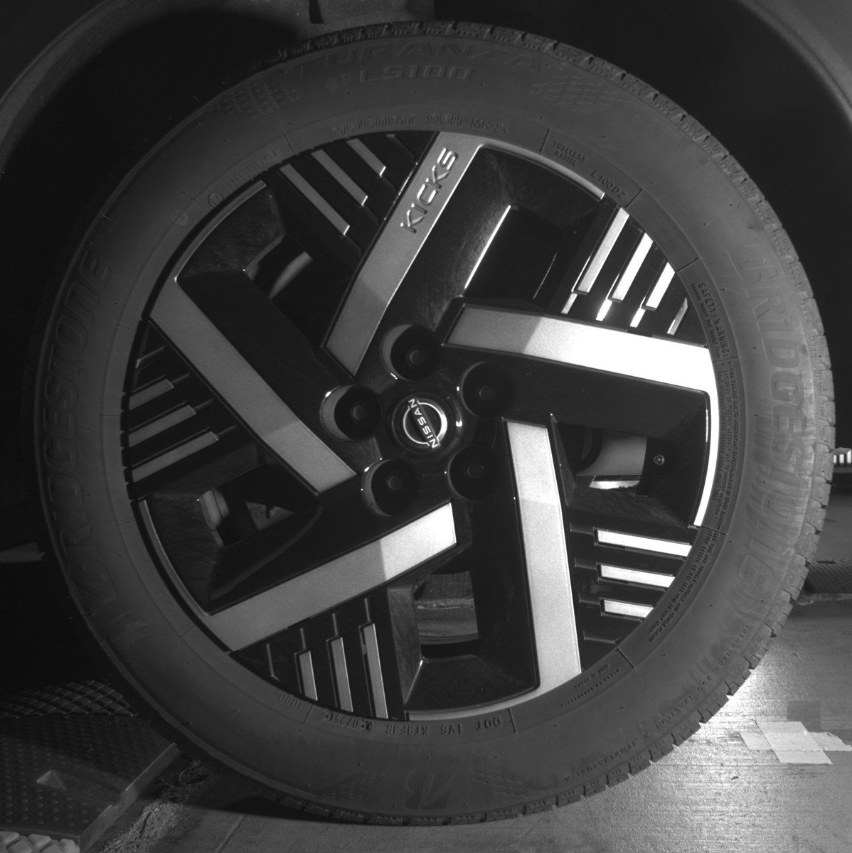 Used 2025 Nissan Kicks SV image 14