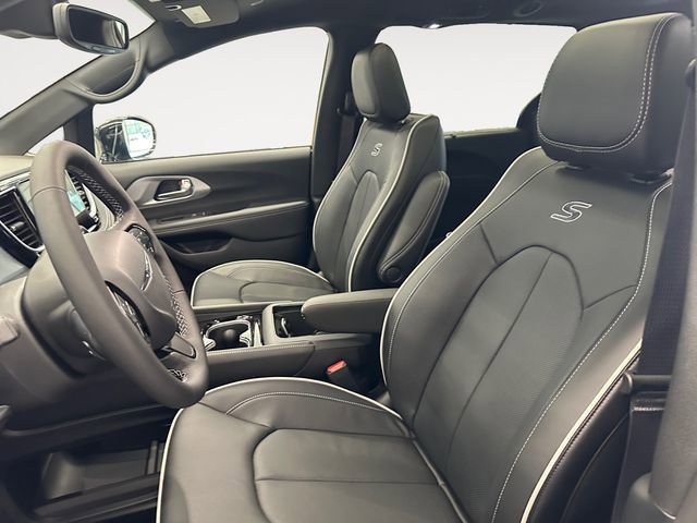 New 2026 Chrysler Pacifica Limited w/ S Appearance Package image 9