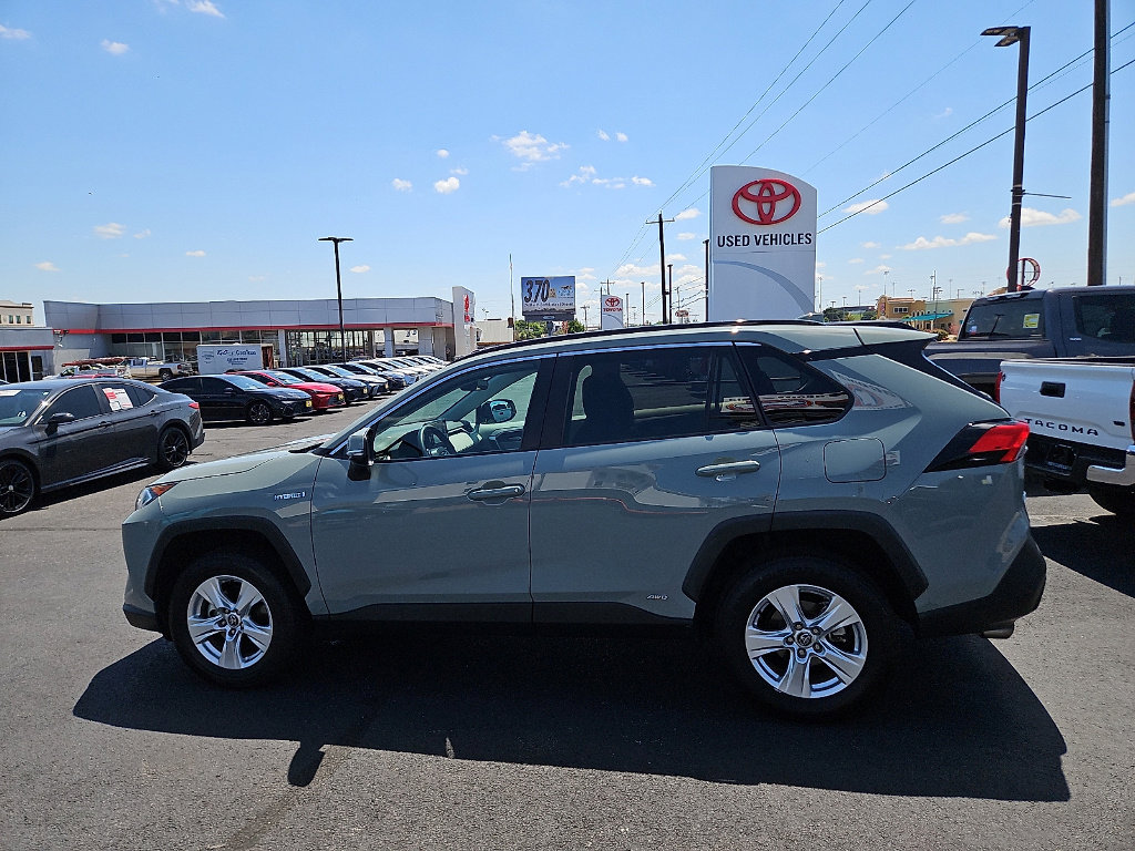 Used 2020 Toyota RAV4 XLE w/ Convenience Package AWD/4WD image 2
