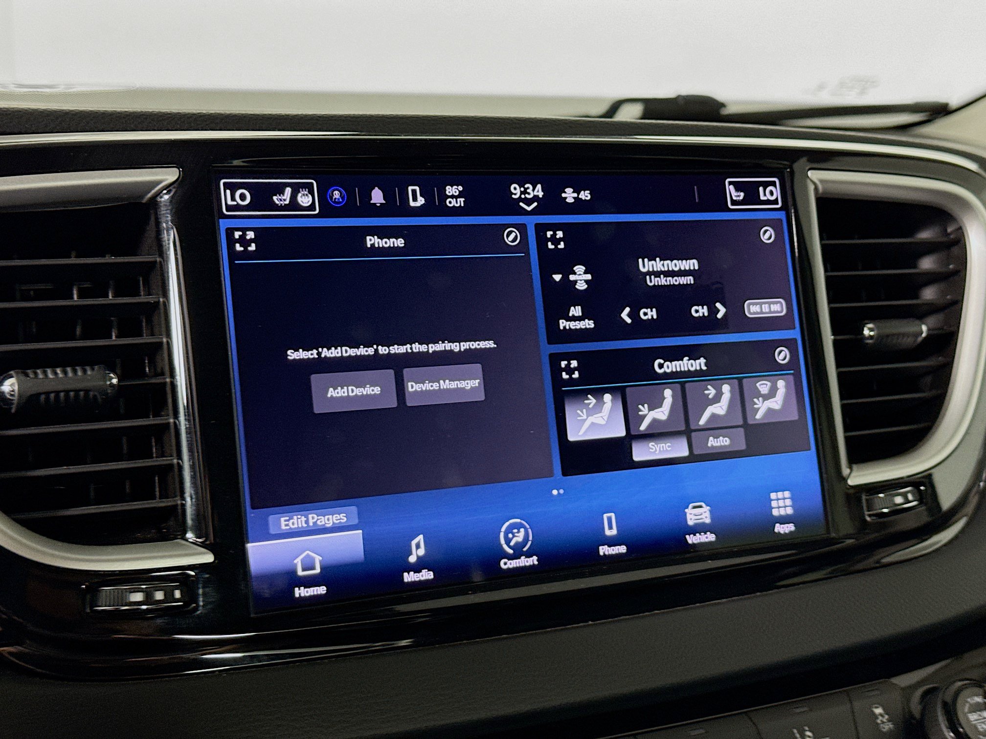 Used 2023 Chrysler Pacifica Touring-L FWD image 16