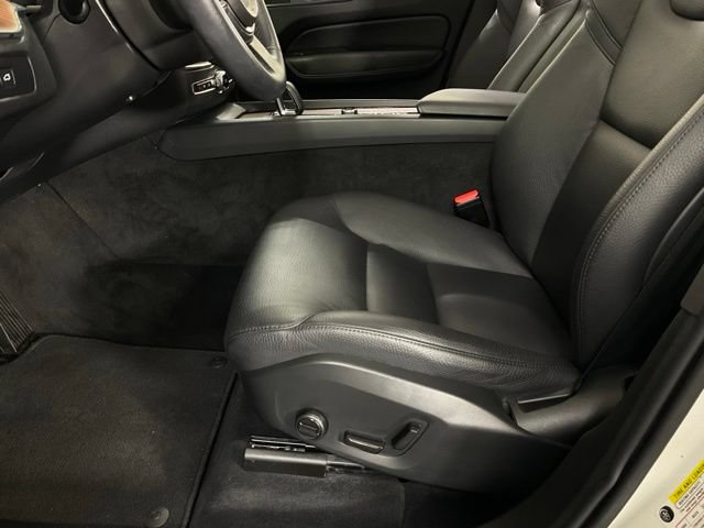 Certified 2024 Volvo XC60 B5 Plus w/ Climate Package AWD/4WD image 30