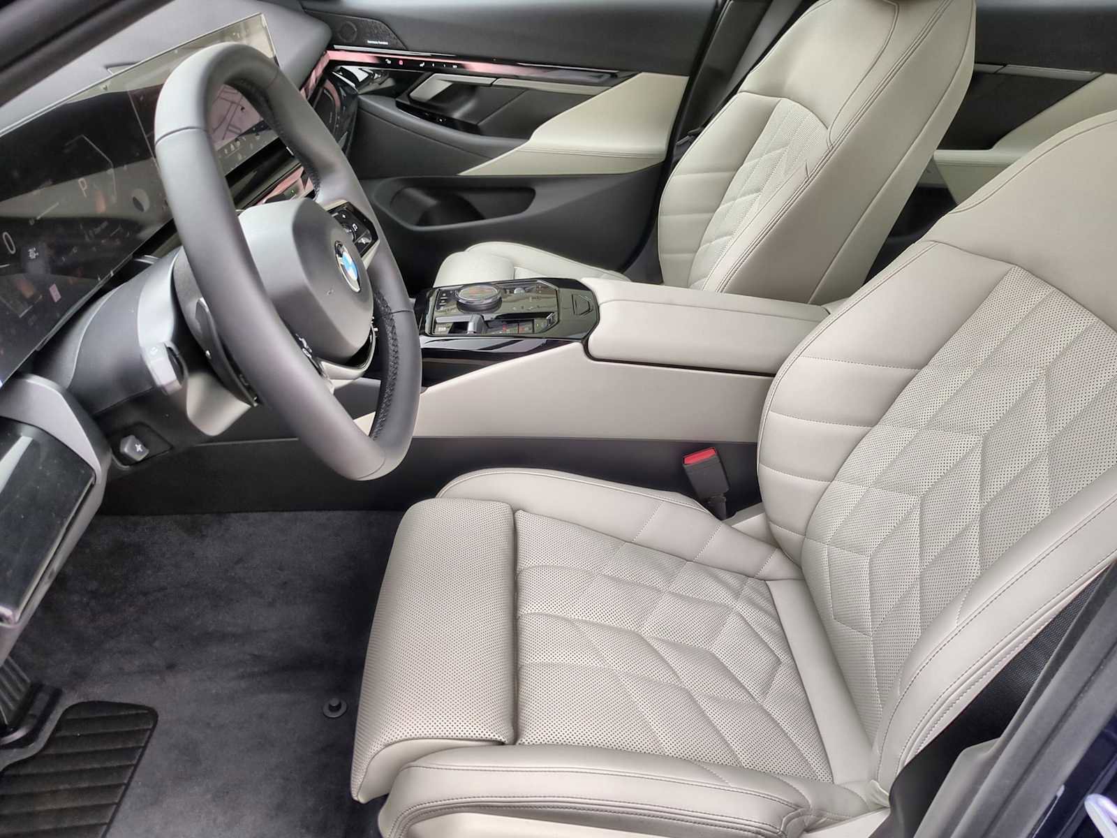 New 2026 BMW 540i xDrive image 16