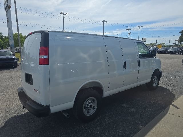 Used 2025 GMC Savana 3500 RWD image 5