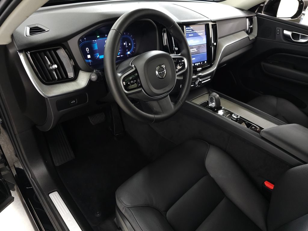 Certified 2025 Volvo XC60 B5 Plus AWD/4WD image 15