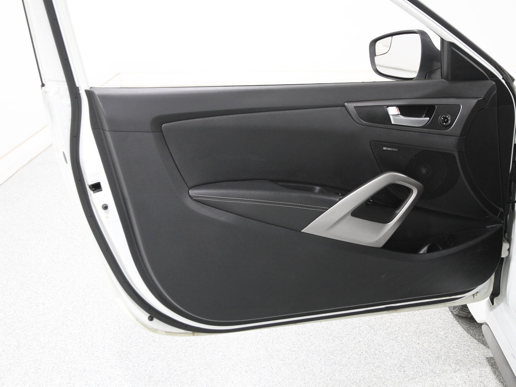 Used 2016 Hyundai Veloster Turbo image 4