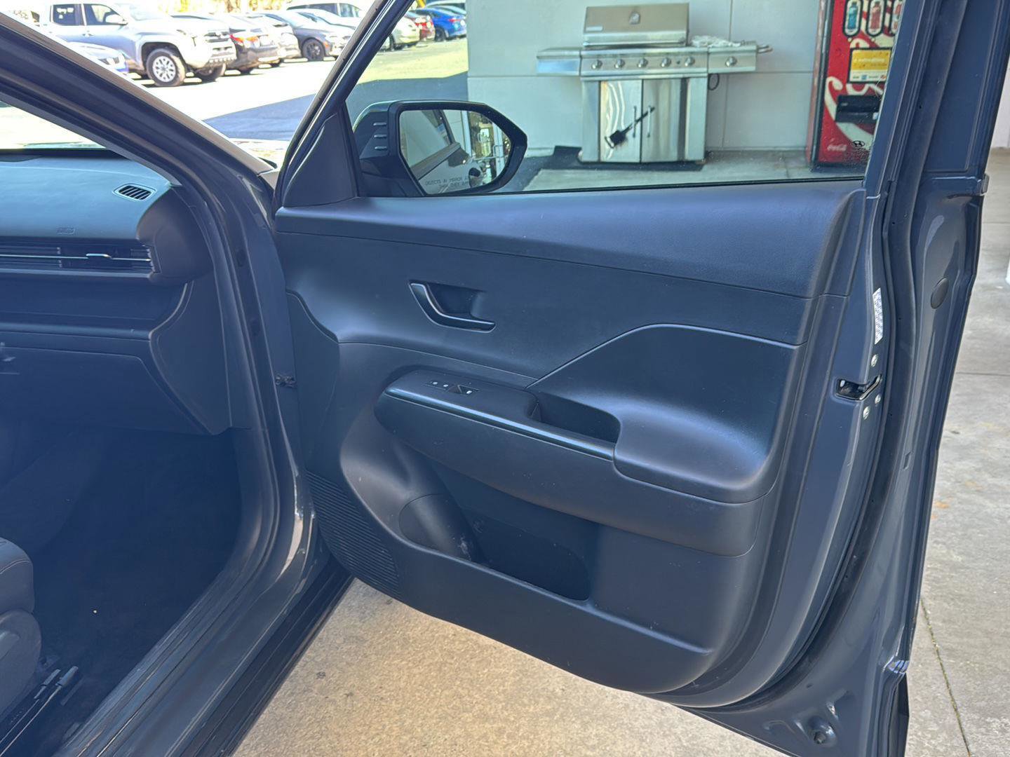 Used 2024 Hyundai Kona SEL w/ Convenience Package image 12