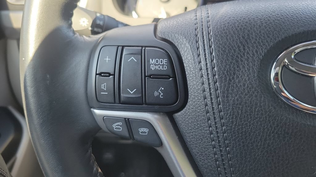 Used 2016 Toyota Highlander Limited w/ Driver Technology Package AWD/4WD image 20