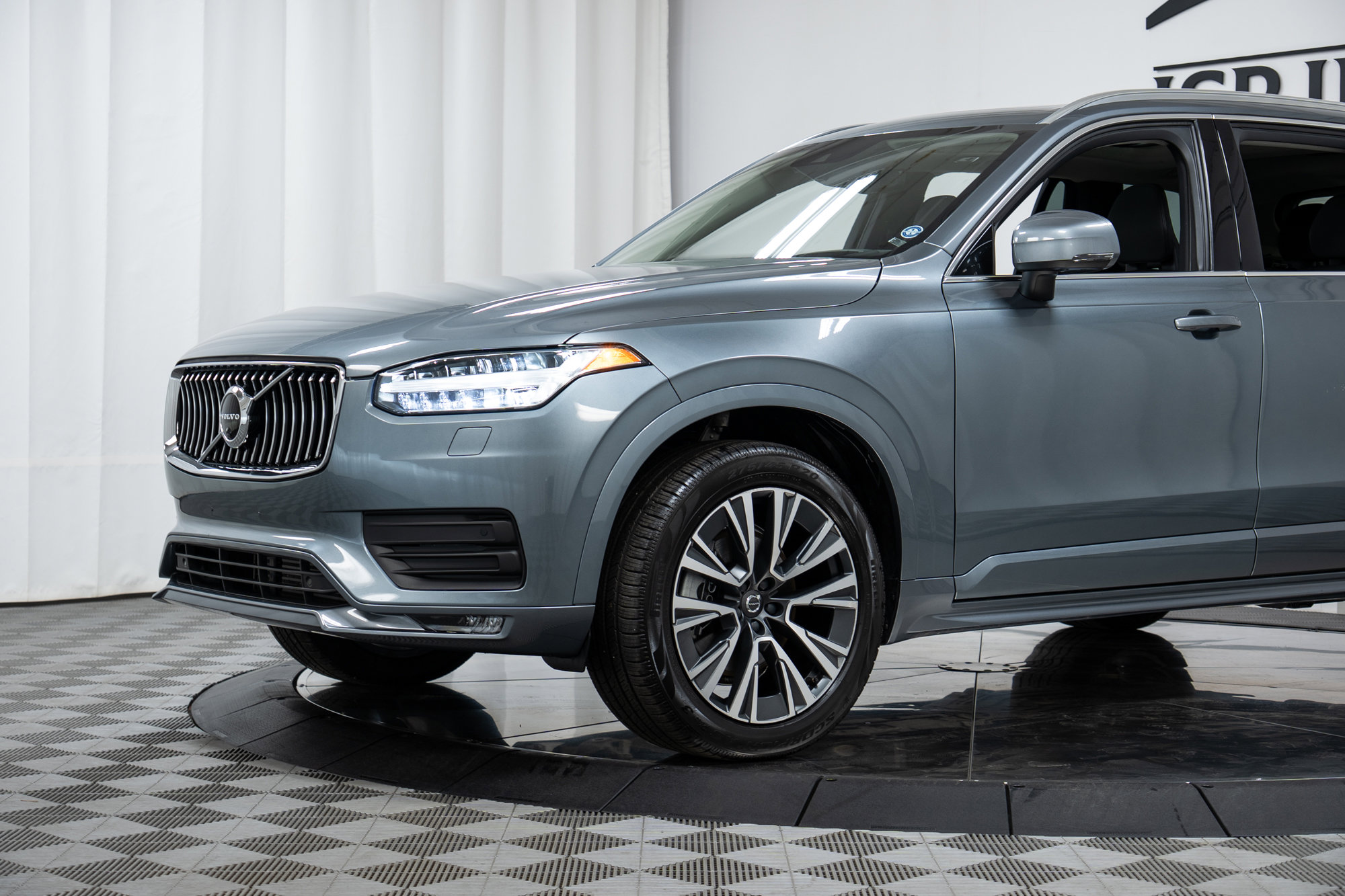 Used 2020 Volvo XC90 T6 Momentum image 25