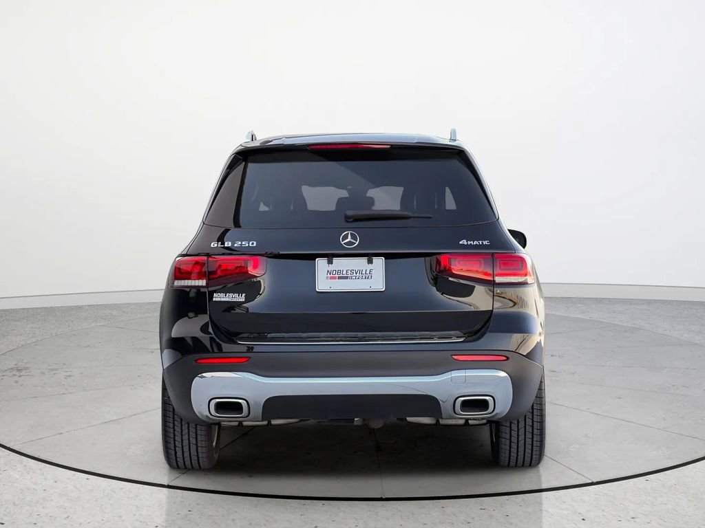 Used 2021 Mercedes-Benz GLB 250 4MATIC w/ Premium Package image 5