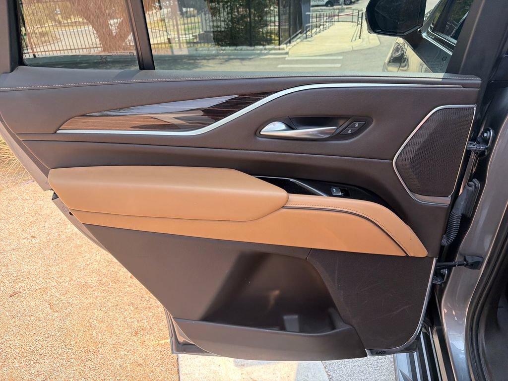 Used 2021 Cadillac Escalade Premium Luxury AWD/4WD image 37