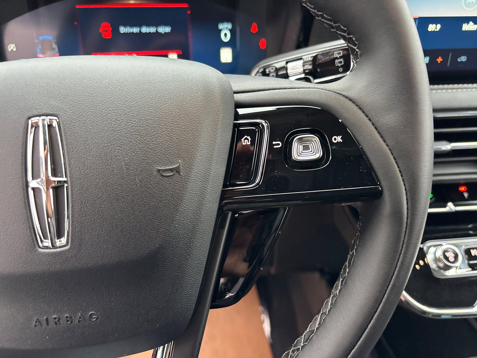 New 2026 Lincoln Corsair Premiere image 18