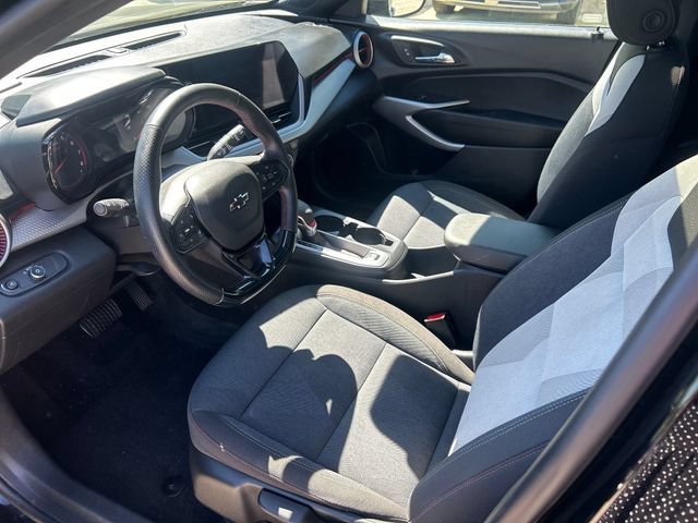Used 2024 Chevrolet Trax RS w/ Sunroof Package FWD image 15