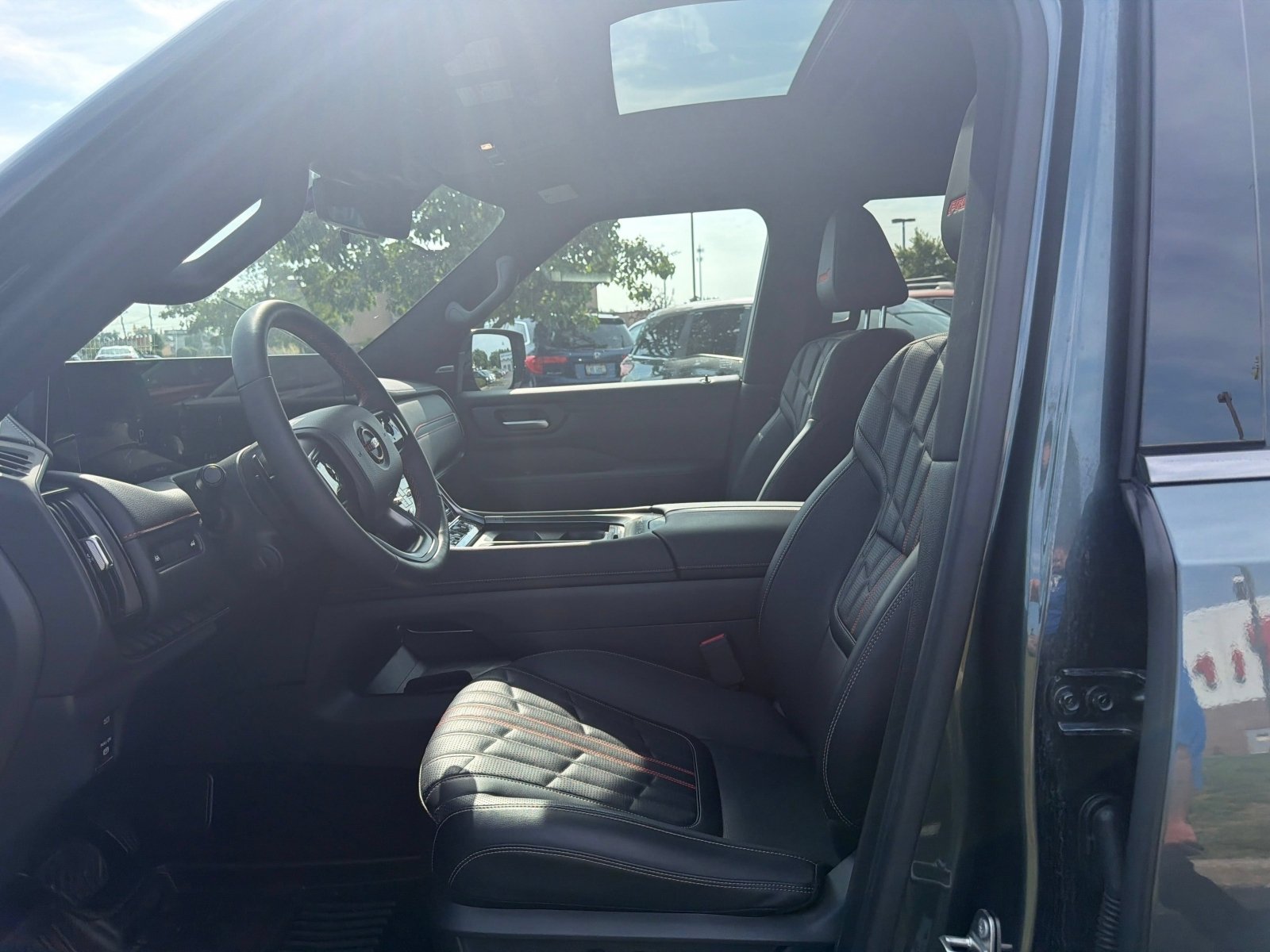 Used 2025 Nissan Armada PRO-4X w/ Pro-4X Premium Package AWD/4WD image 26