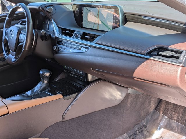 Used 2019 Lexus ES 300h w/ Accessory Package 2 image 22