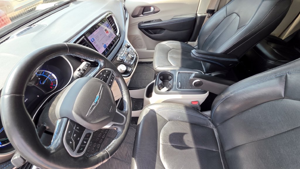 Used 2021 Chrysler Pacifica Touring-L FWD image 12