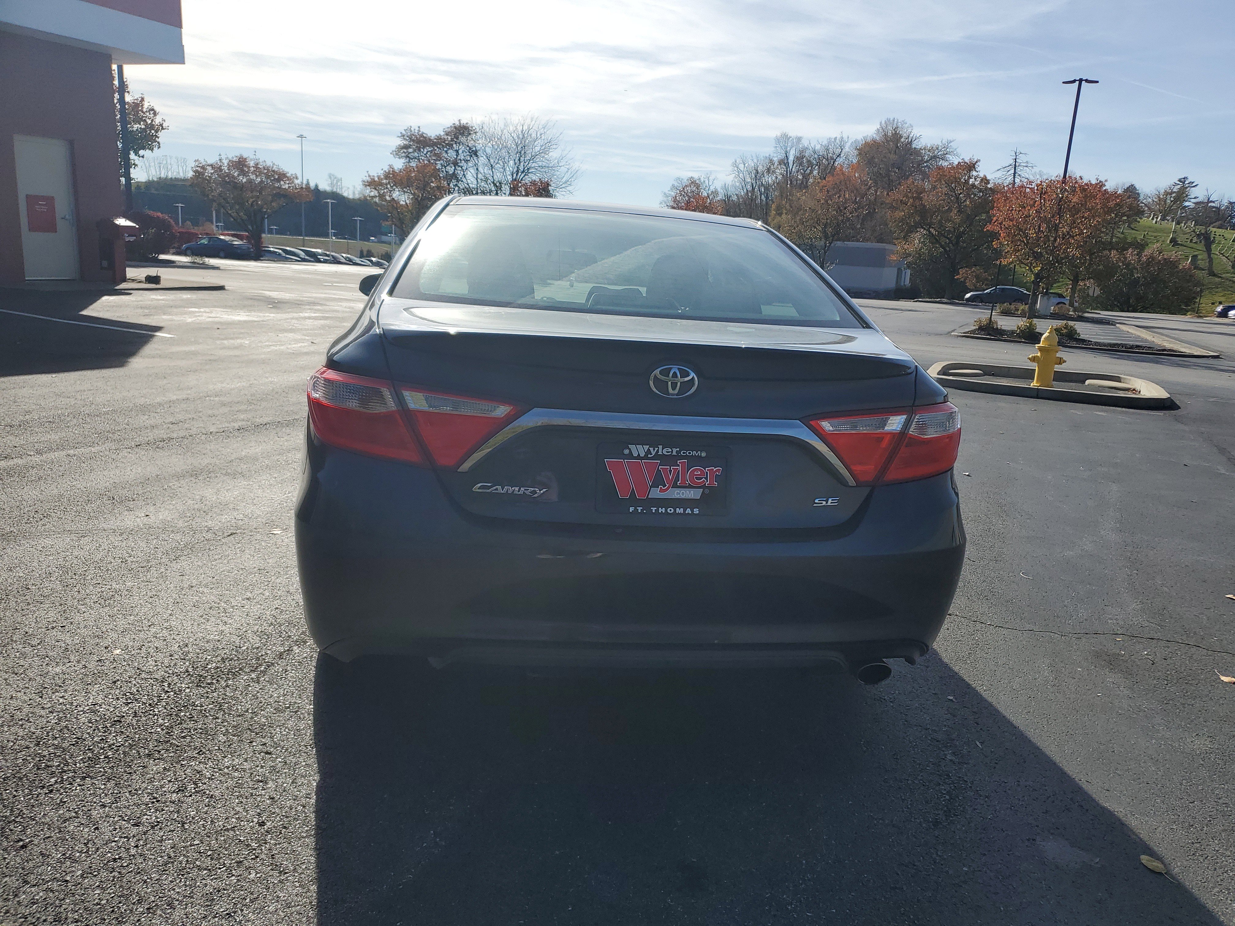 Used 2016 Toyota Camry SE image 5