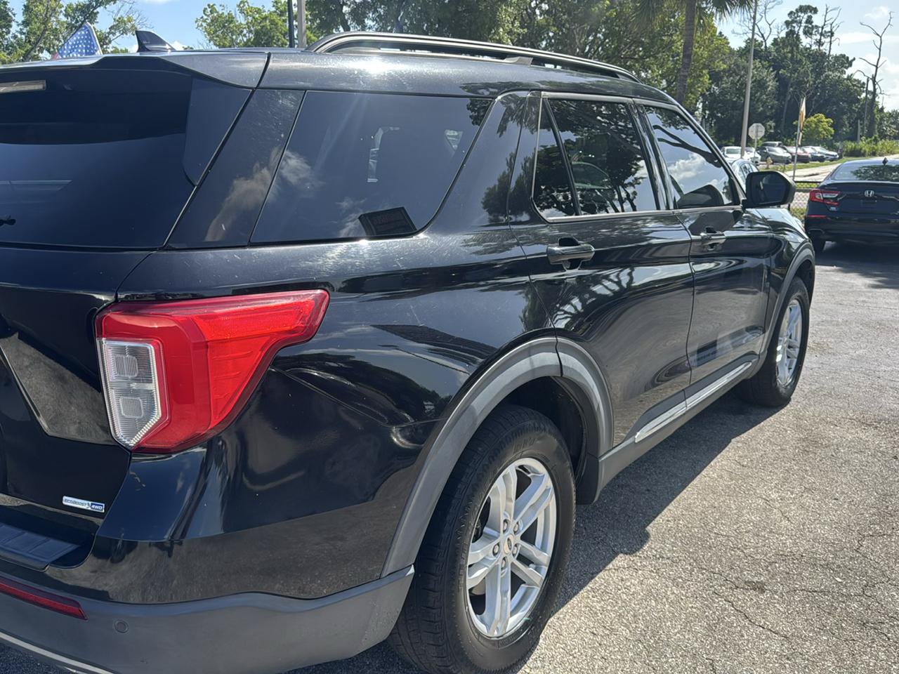 Used 2020 Ford Explorer XLT w/ Equipment Group 202A AWD/4WD image 5