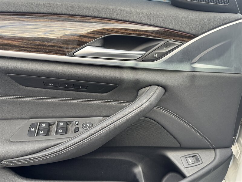 Used 2023 BMW 530i w/ Convenience Package RWD image 21