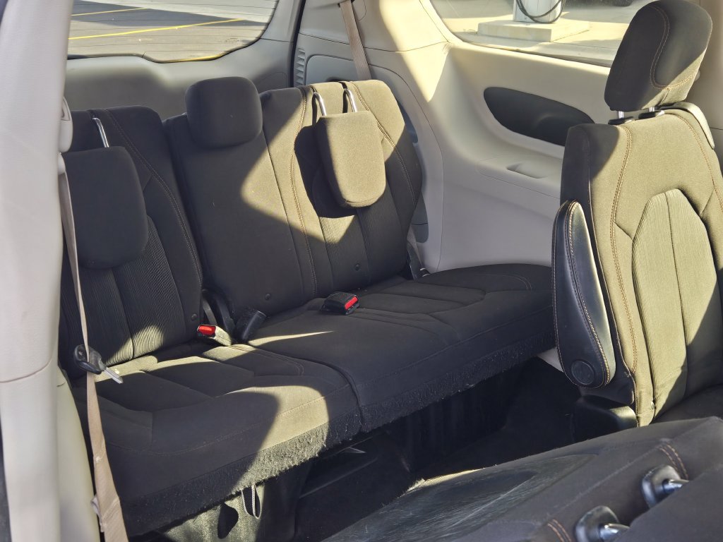Used 2019 Chrysler Pacifica LX FWD image 13