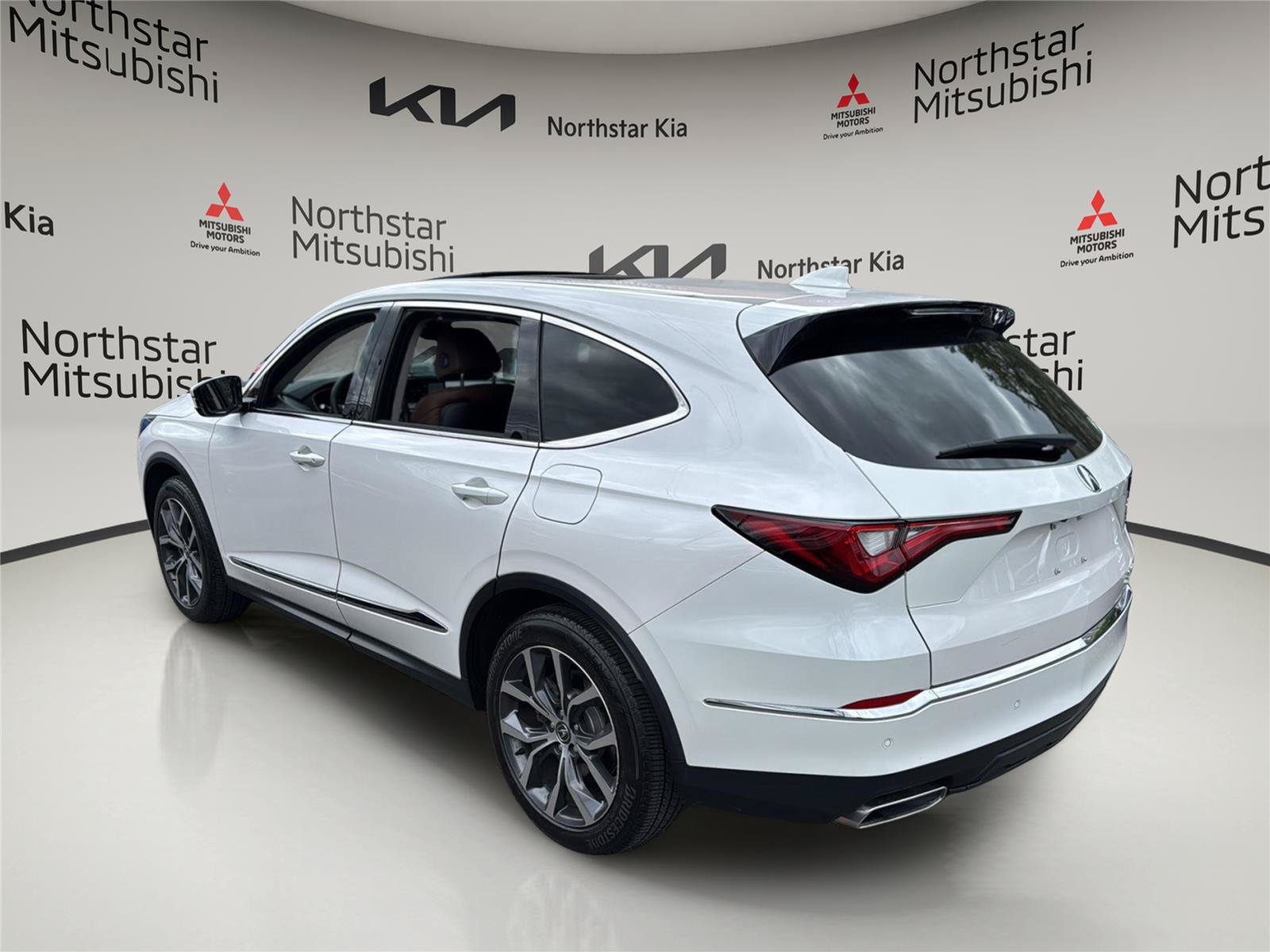 Used 2024 Acura MDX SH-AWD w/ Technology Package image 4