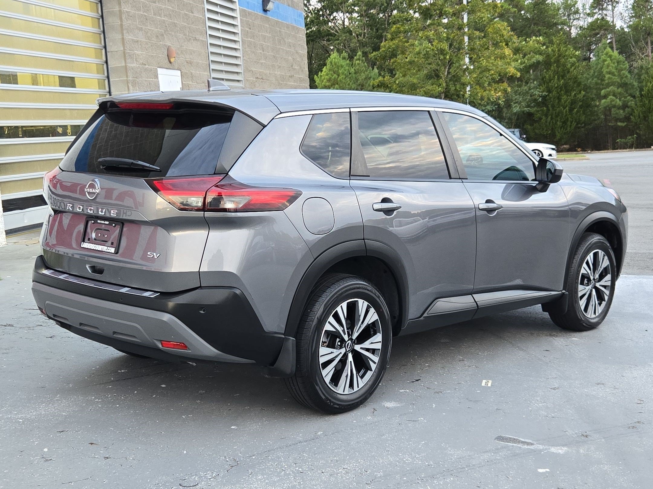 Used 2023 Nissan Rogue SV FWD image 7