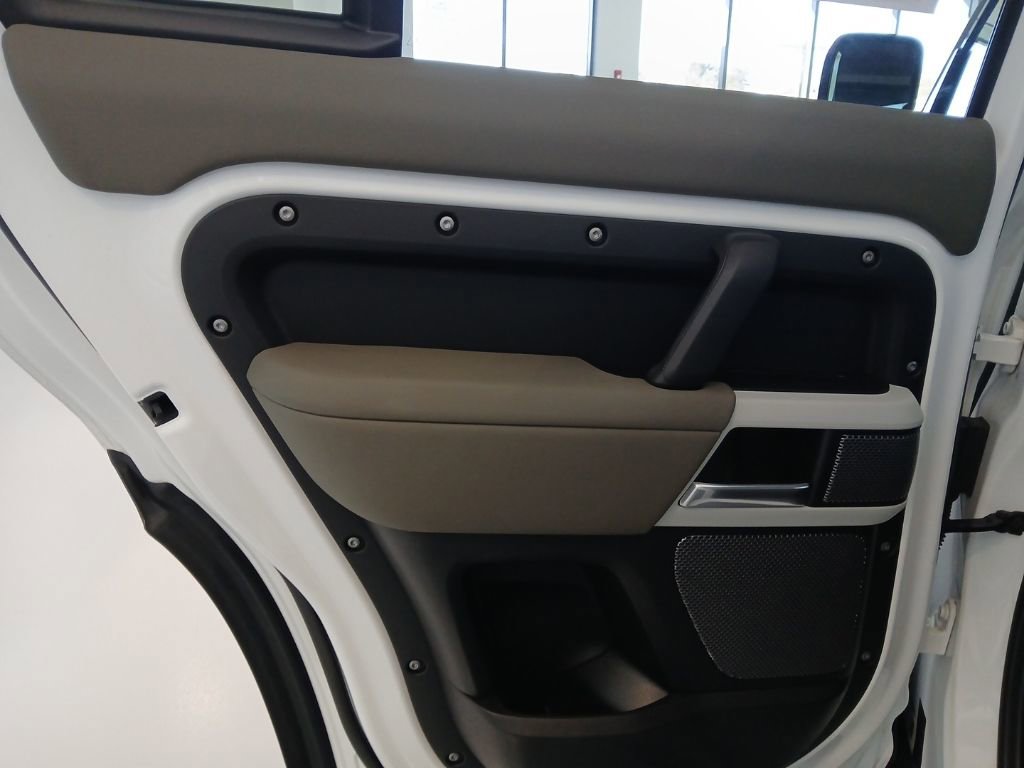 Used 2024 Land Rover Defender 110 S image 23