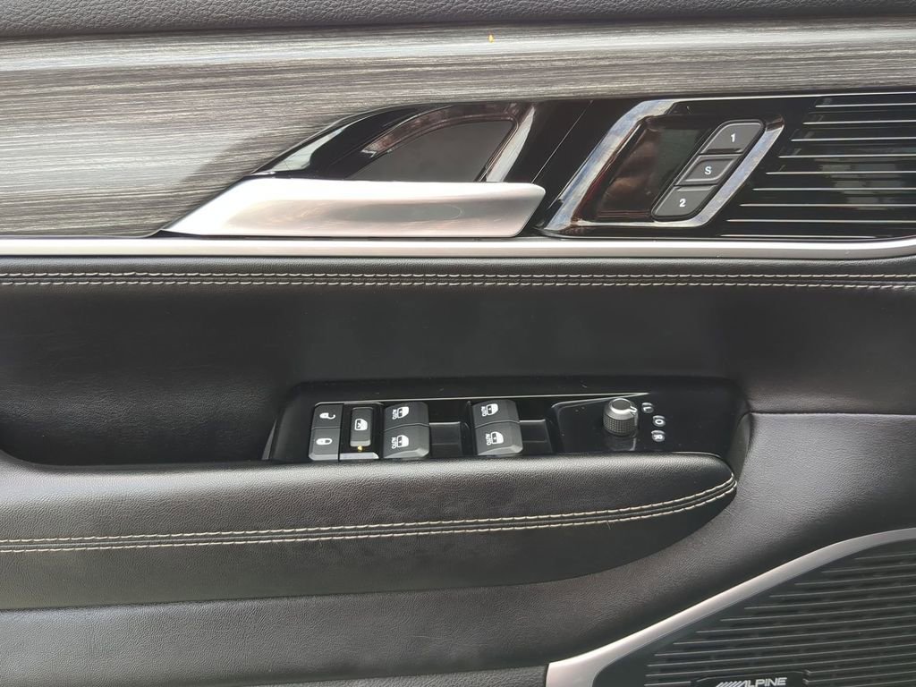 Used 2023 Jeep Wagoneer L Series III w/ Preferred Equipment Group image 14