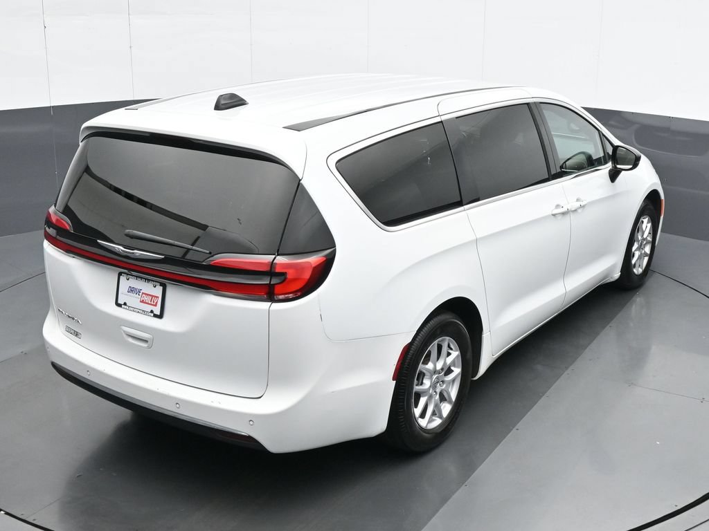 Used 2025 Chrysler Pacifica Select FWD image 21