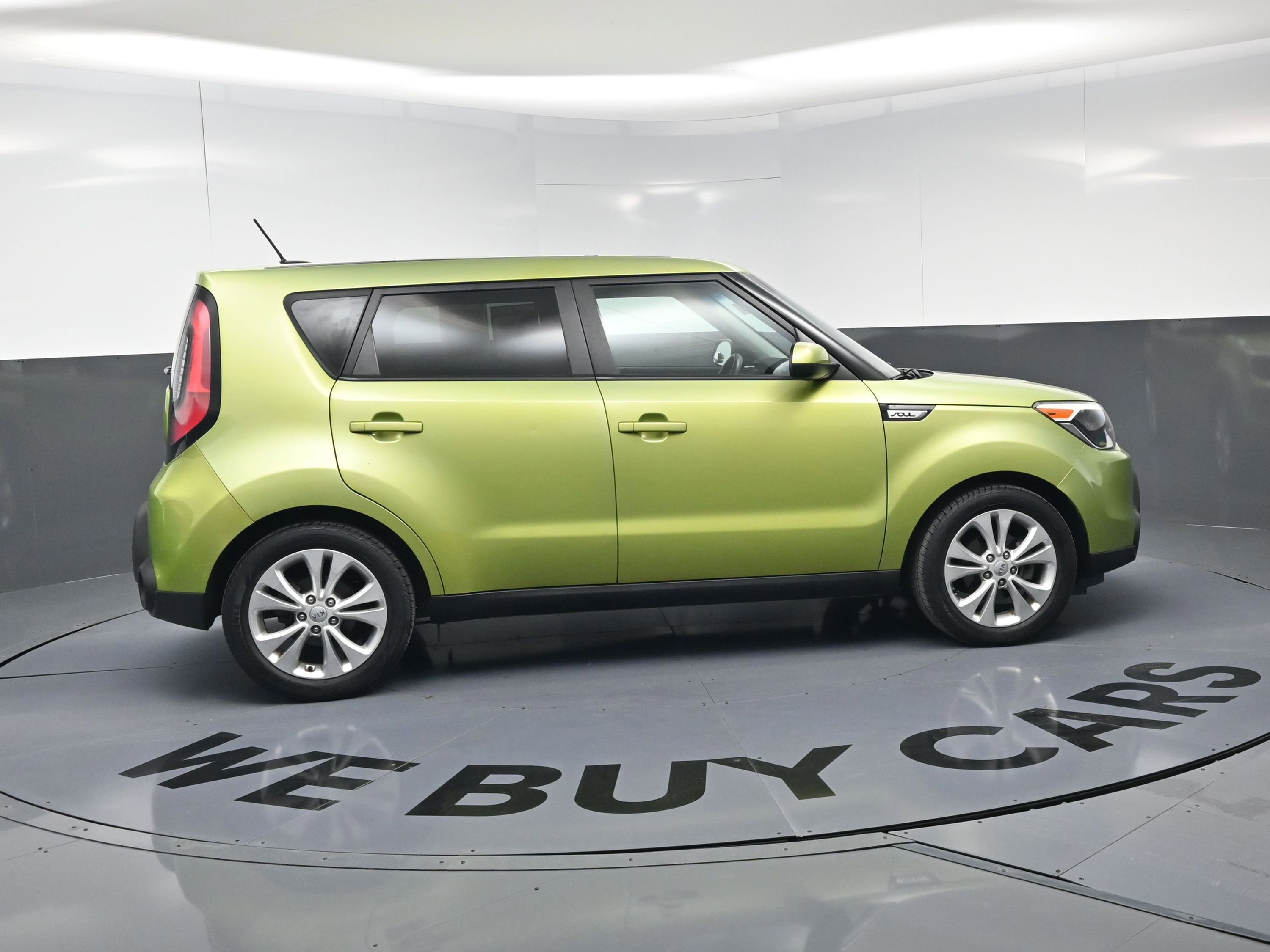 Used 2015 Kia Soul + image 10