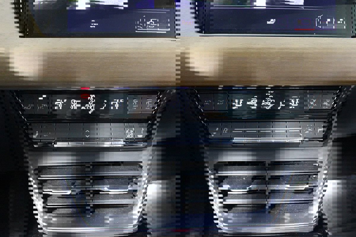 Used 2024 Audi e-tron GT Premium Plus image 22