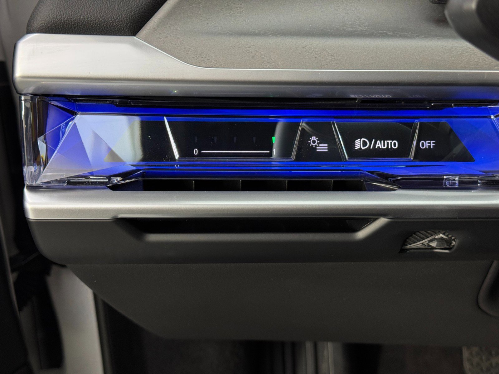 Used 2023 BMW i7 xDrive60 image 14