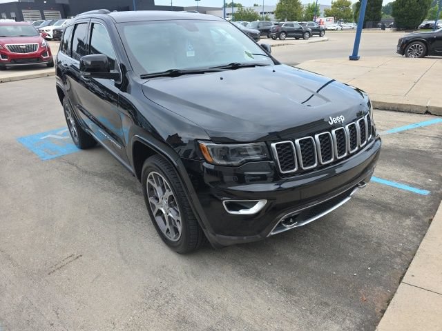 Used 2018 Jeep Grand Cherokee Limited AWD/4WD image 3