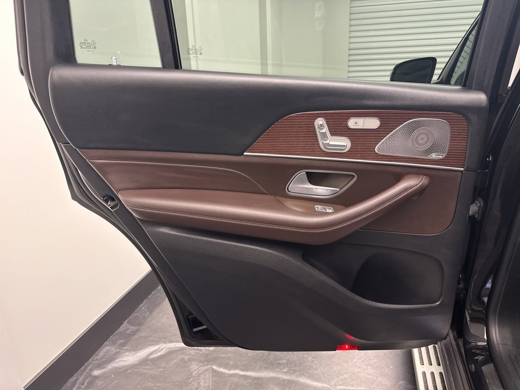 Used 2021 Mercedes-Benz GLS 450 4MATIC image 16