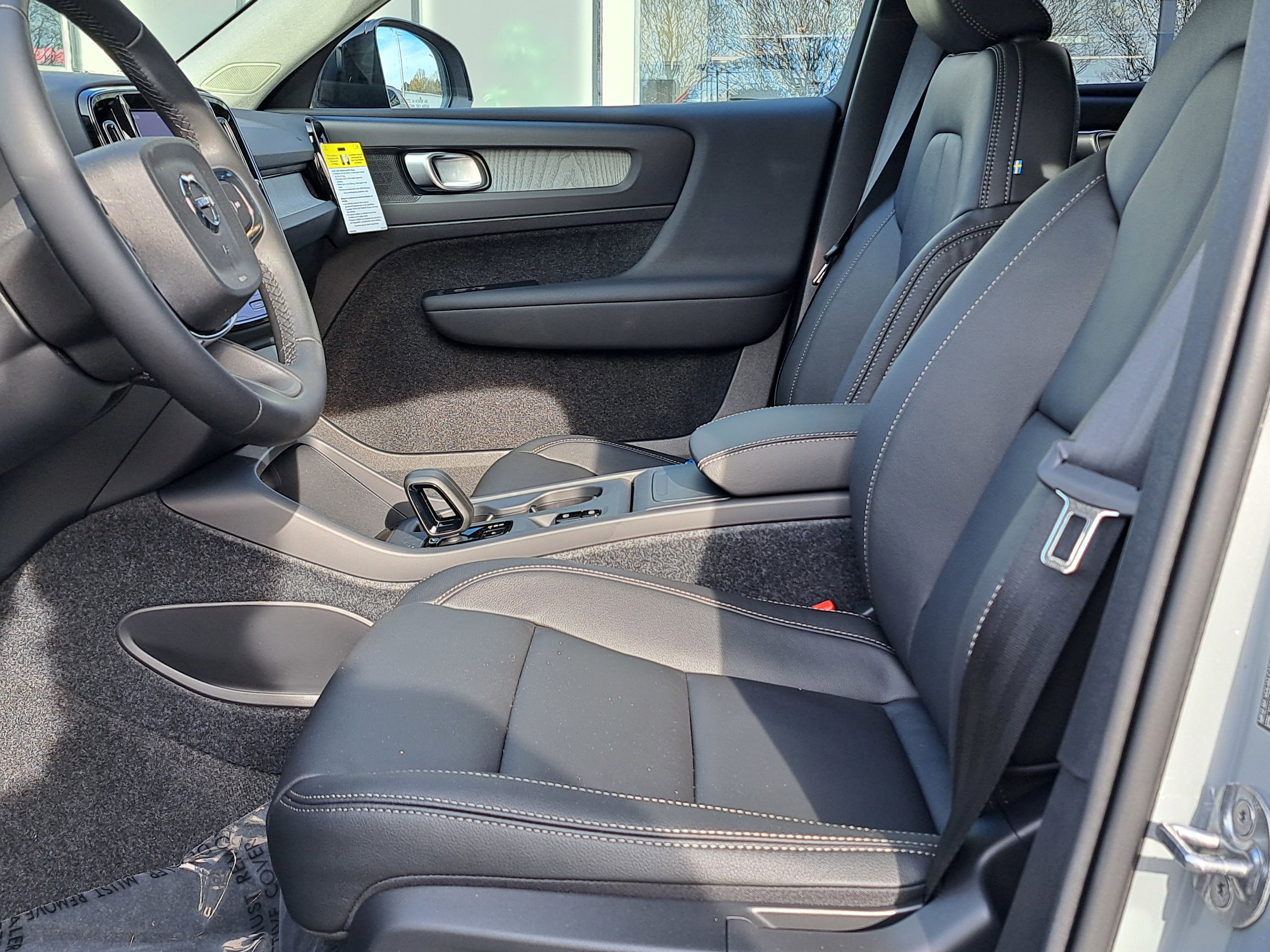 New 2026 Volvo XC40 B5 Core w/ Climate Package image 6