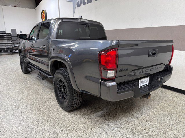 Used 2022 Toyota Tacoma SR5 w/ Technology Package image 7