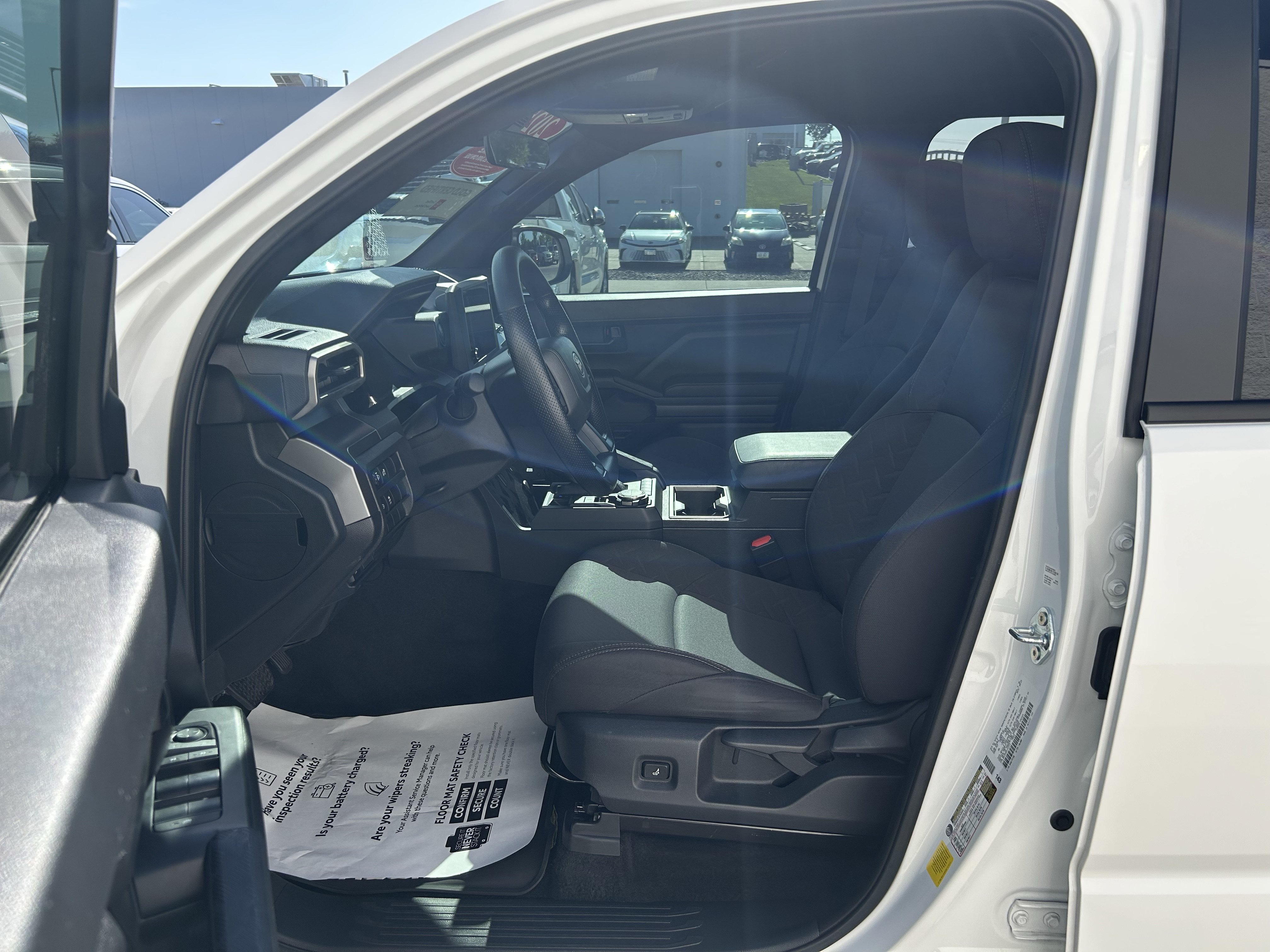 Certified 2025 Toyota Tacoma SR5 AWD/4WD image 14
