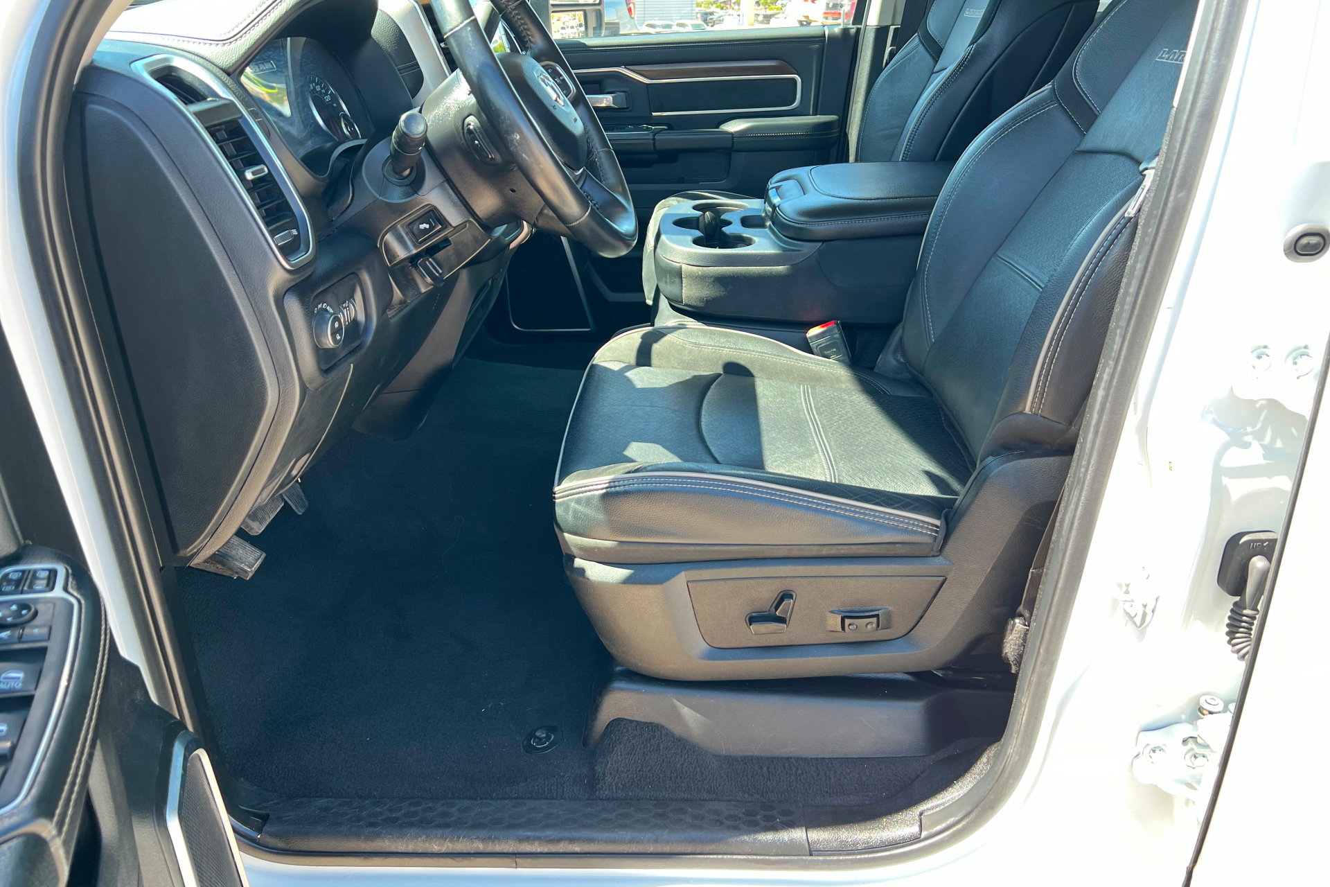 Used 2024 RAM 2500 Laramie AWD/4WD image 17