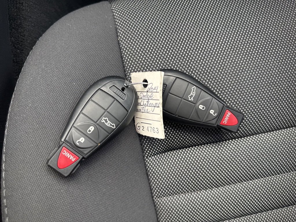 Used 2014 Dodge Challenger SXT image 16