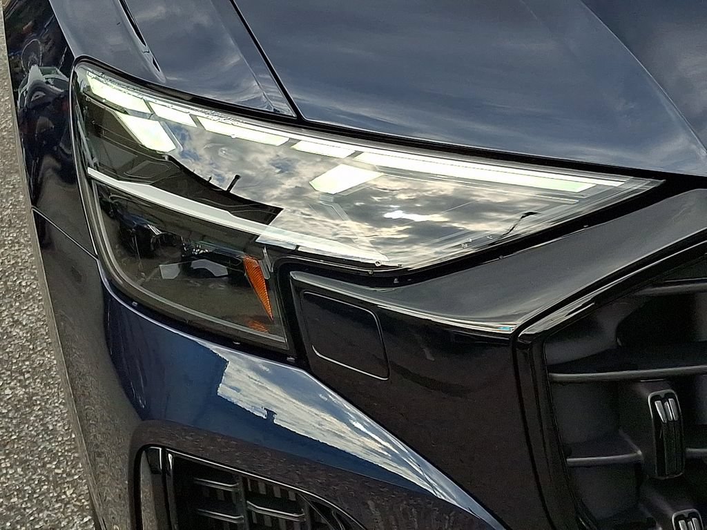 Certified 2025 Audi Q8 Premium Plus w/ Premium Plus Package AWD/4WD image 9
