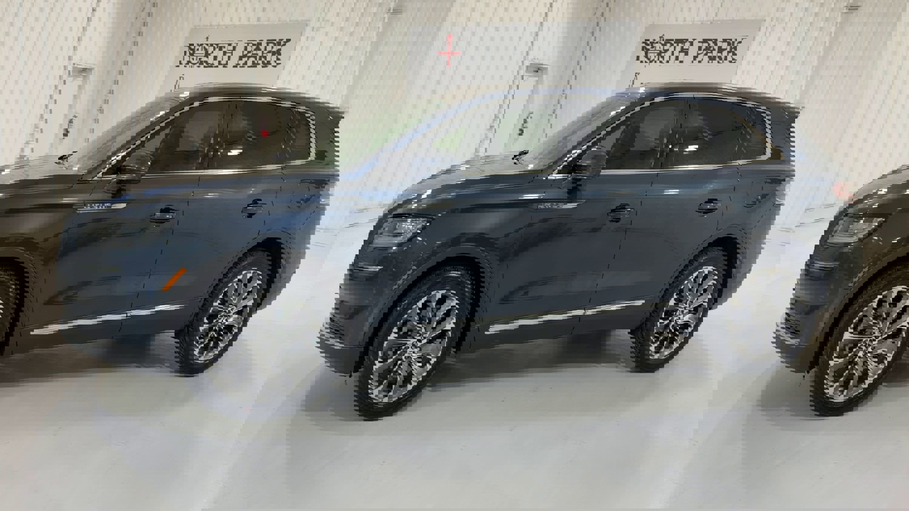 Used 2022 Lincoln Nautilus Reserve image 6