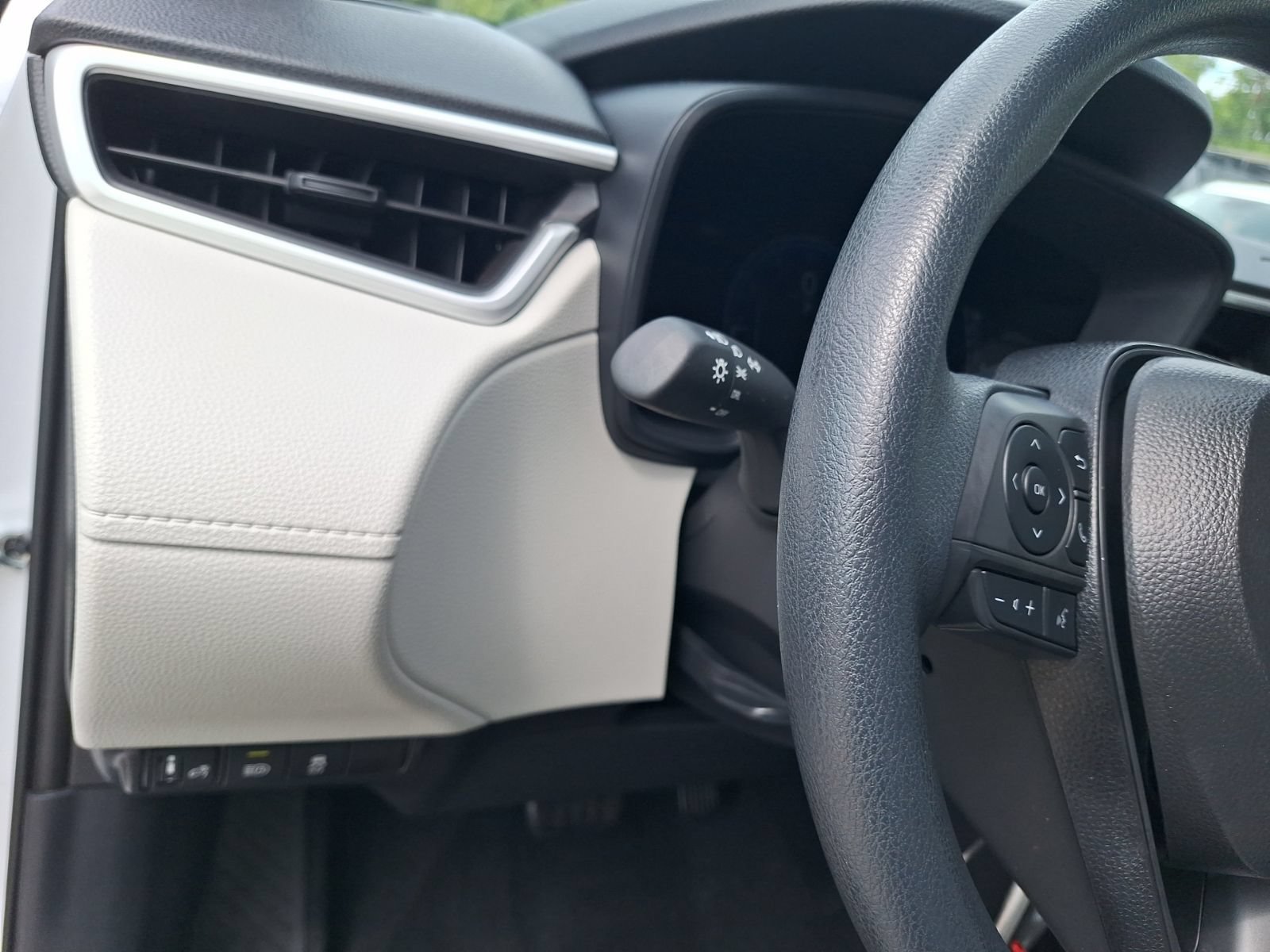 Used 2026 Toyota Corolla Cross L FWD image 17