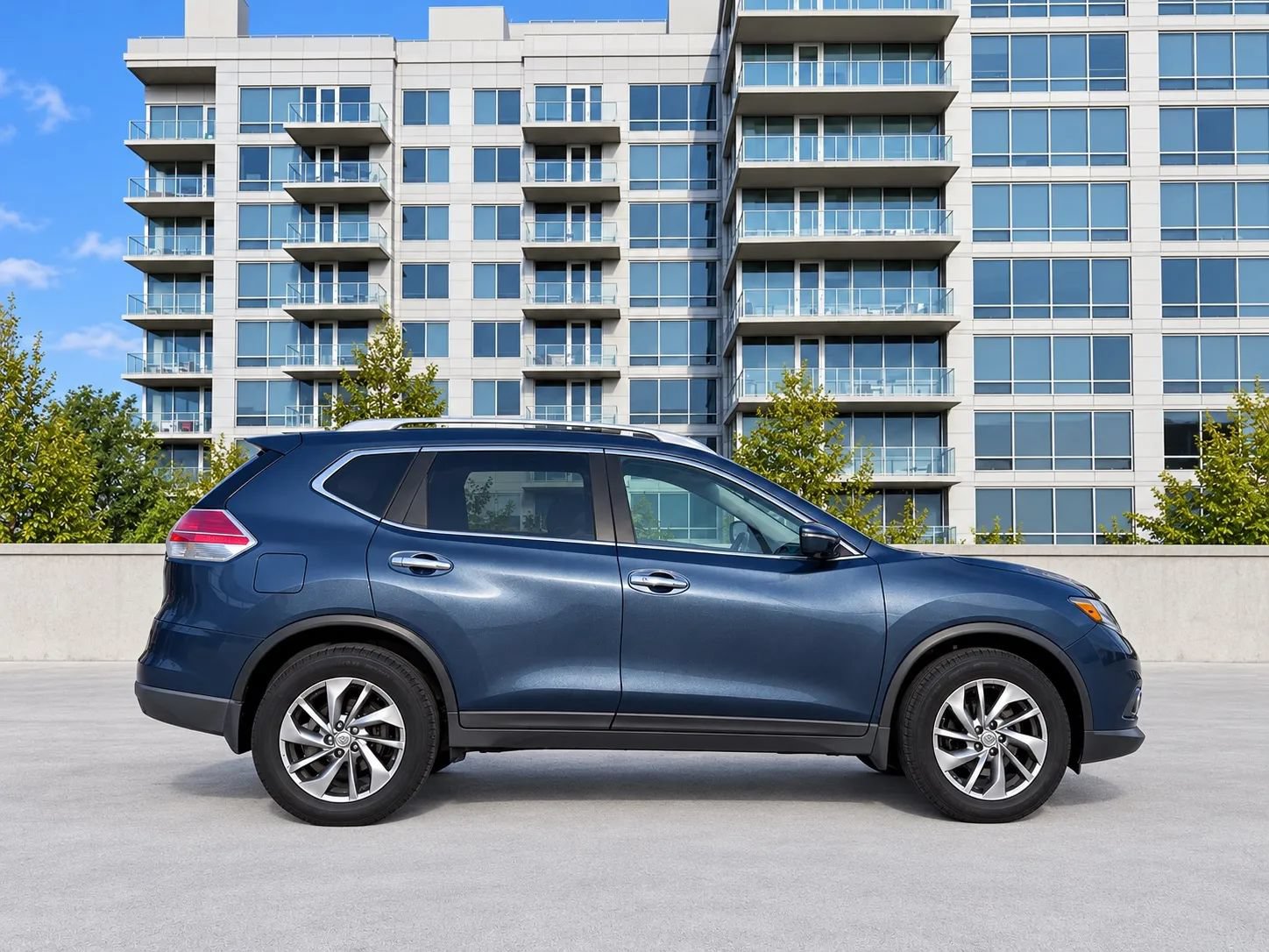 Used 2014 Nissan Rogue SL w/ SL Premium Package AWD/4WD image 2