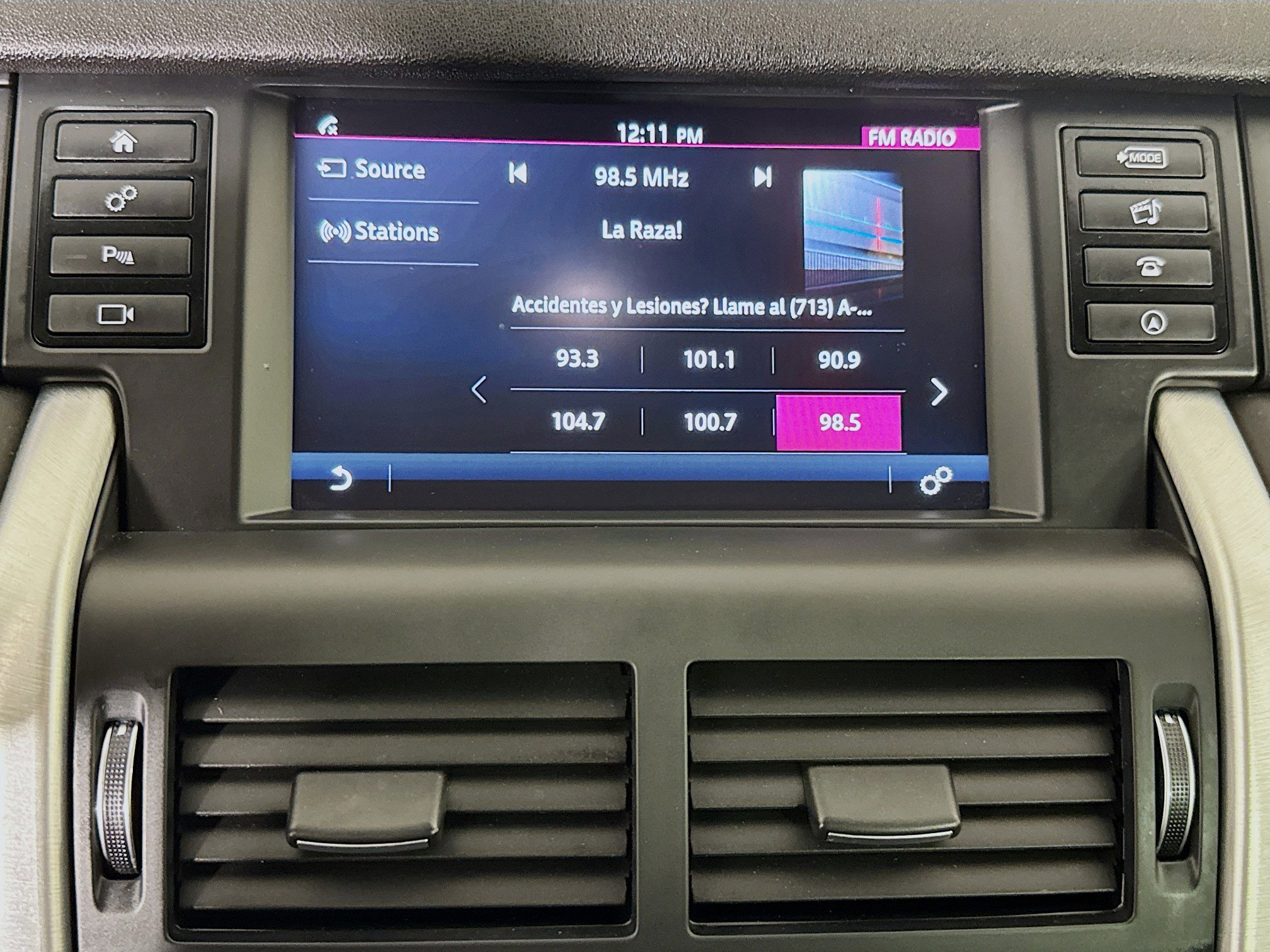 Used 2018 Land Rover Discovery Sport HSE image 17