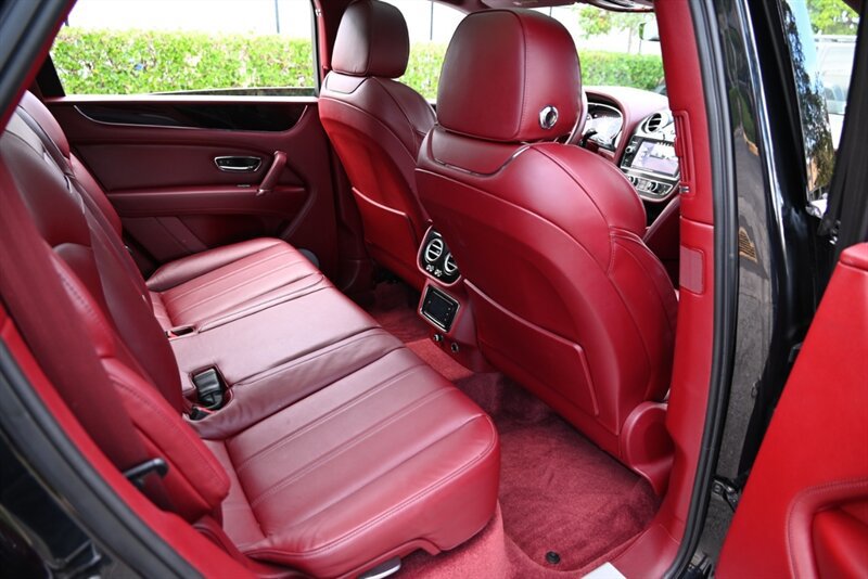 Used 2019 Bentley Bentayga AWD/4WD image 30