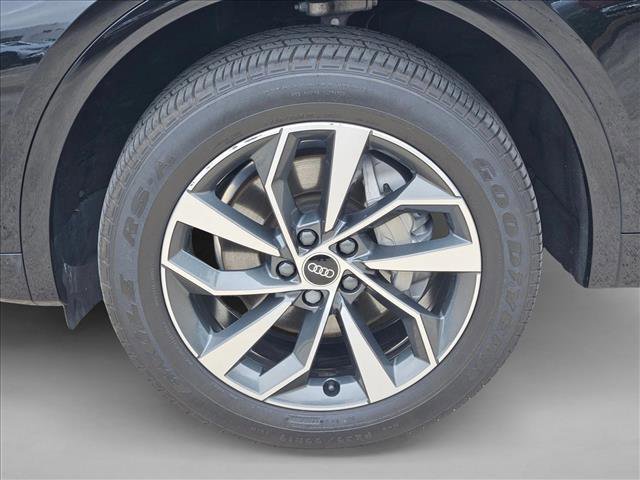 Used 2022 Audi Q5 2.0T Premium w/ Convenience Package image 22